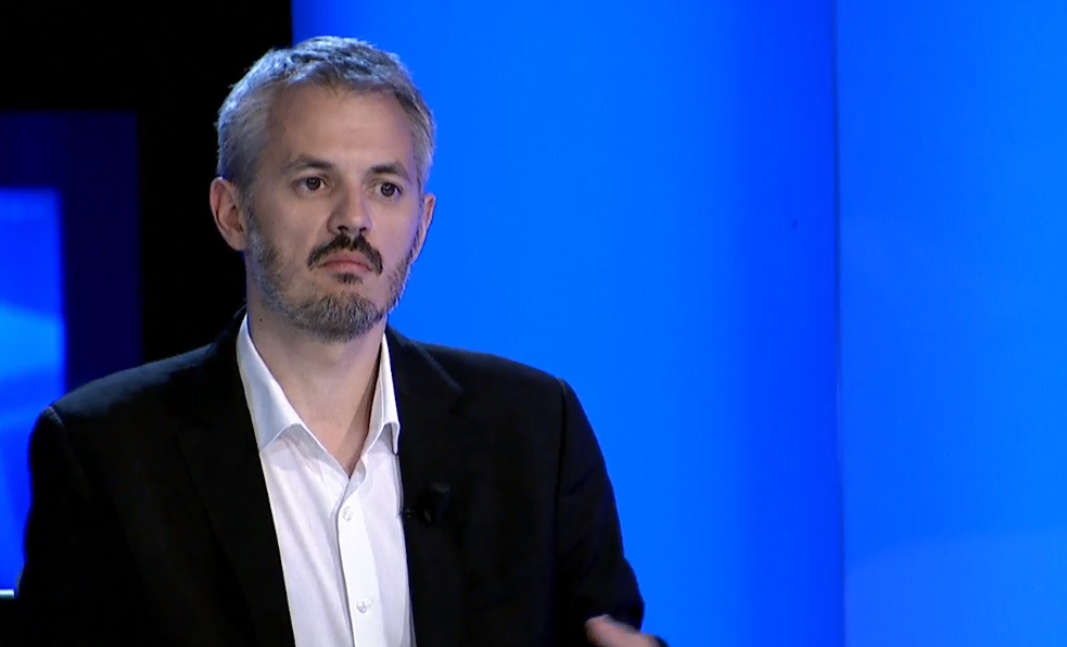 Maliqi: Perëndimi po i jep mbështetje Vuçiqit për t’a qetësuar opinionin më të gjerë serb
