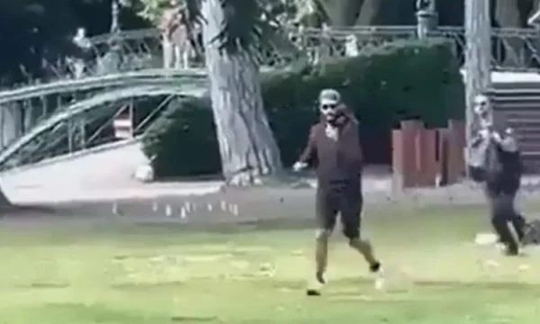 Personi që theri me thikë fëmijët francez është refugjat sirian