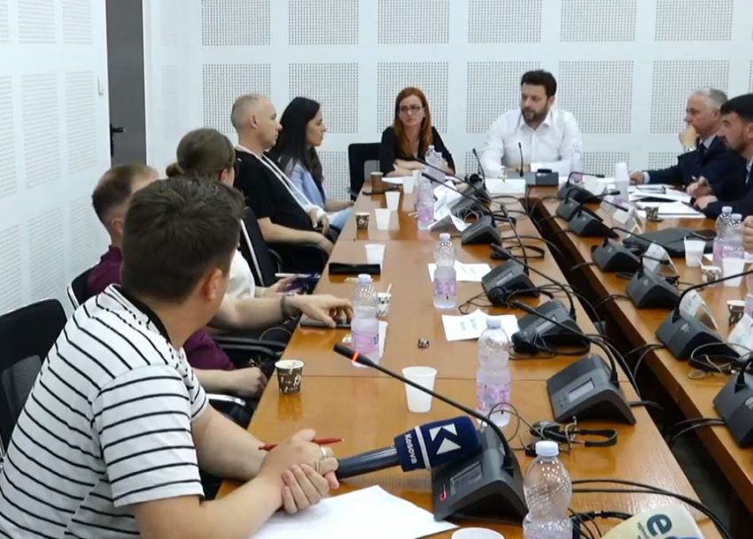 Gazetarët raportojnë në komision, thonë se ishte i planifikuar sulmi ndaj mediave në Leposaviq