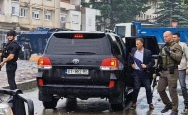 Vazhdon protesta në Leposaviq, raportohet se Hetemi është larguar nga objekti i komunës