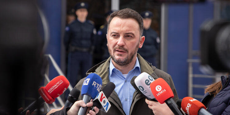 Molliqaj, Kurtit: Je dorëzu para milicisë fashiste në Veri