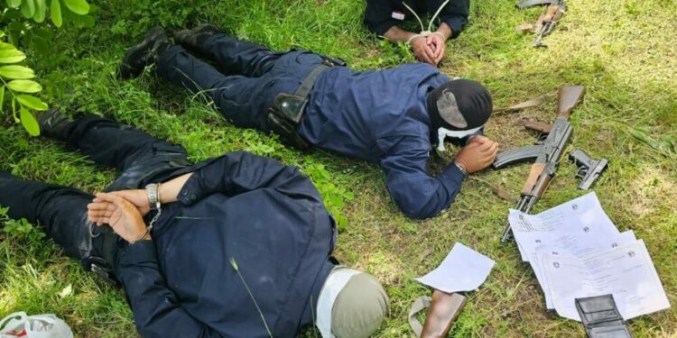 Tre policët e rrëmbyer dalin sot para gjykatës në Serbi