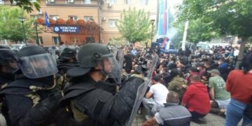Skena e dhunës në Zveçan shndërrohet në shëtitore
