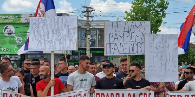 Serbët protestojnë në Graçanicë, kërkojnë liri për serbët e arrestuar