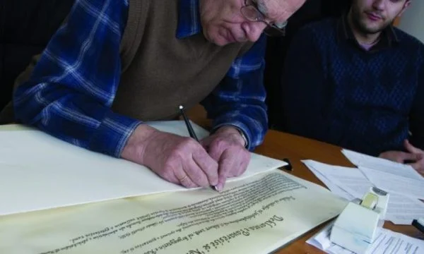 Për 16 orë kishte pirë vetëm ujë: Historia e Shyqri Nimanit ditën kur e ka shkruar Deklaratën e Pavarësisë së Kosovës