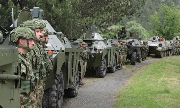 Serbia s’e heq ushtrinë nga kufiri me Kosovë, Staroviq: Jo pa u tërhequr Policia e Kosovës