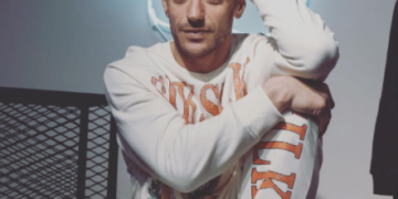 Stresi feston ditlindjen e 37-të (Video)