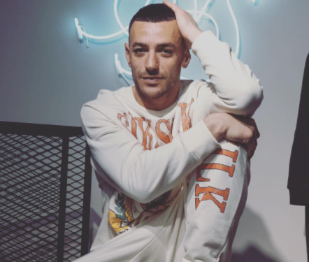 Stresi feston ditlindjen e 37-të (Video)