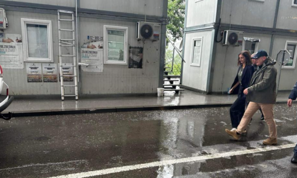 Sveçla mbërrin në Jarinje