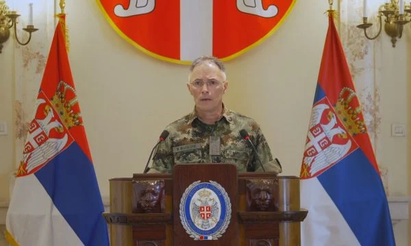 Shefi i shtabit të ushtrisë serbe: Gati për ta zbatuar çdo urdhër të Vuçiqit