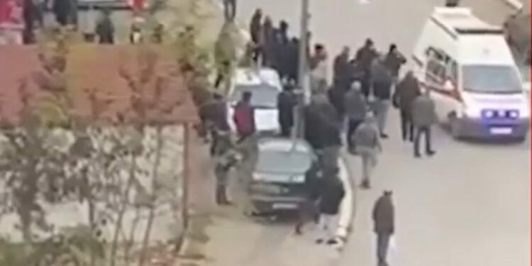 Publikohen pamje të kontrabandimit të armëve me auto-ambulancë nga Serbia në veri të Kosovës