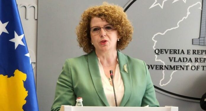 E denoncoi publikisht Klanin, ministrja Hajdari ‘fsheh’ emrat e pesë bizneseve tjera