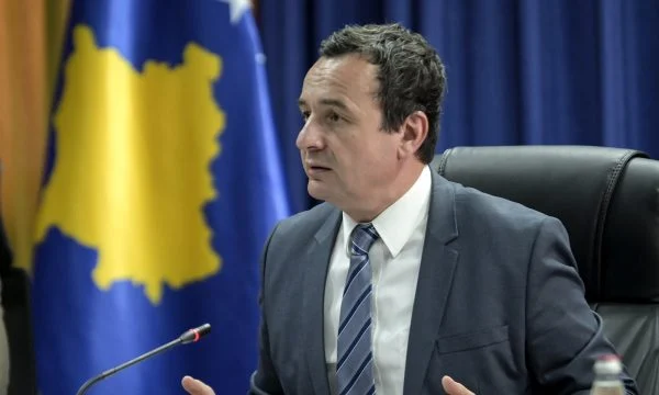 Kurti kthehet në Kosovë pas katër ditësh në ishullin grek