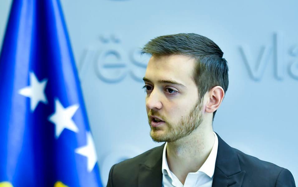 Kadiu: Vuçiq e ka humbur kontrollin mbi serbët e Kosovës, ai synon shkatërrimin e rendit demokratik