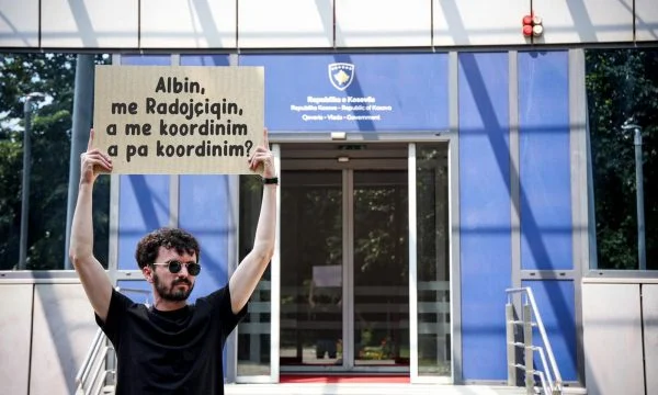Aktivisti i PDK-së del me parullë: Me Radojçiqin, a me koordinim a pa koordinim?