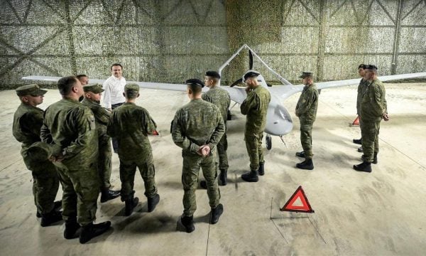 Në Serbi s’e ndalin fushatën pasi Kosova i tregoi dronët, paralajmërojnë blerje të armatimit