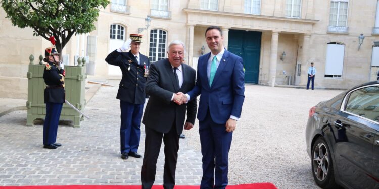 Konjufca pritet nga kryetari i Senatit Francez