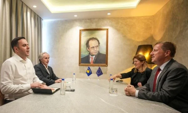 Abdixhiku ia shpalos planin 7 pikësh shefit të Zyrës së BE’së për zgjidhjen e krizës në Veri