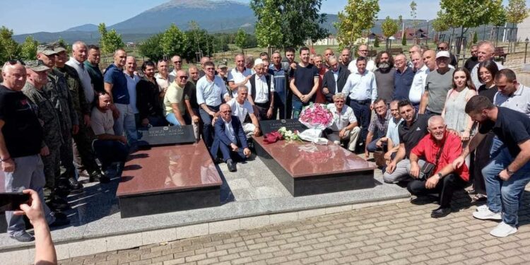 22 vjetori i rënies së Tahir Sinanit, Limaj shkon në Landovicë për ta kujtuar bashkëluftëtarin e tij