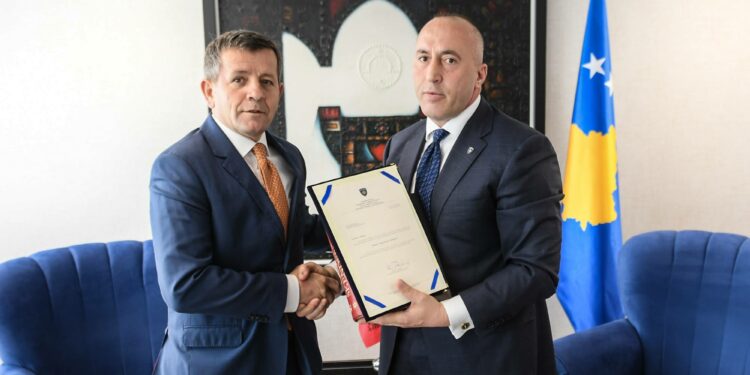 Komandant Remi ironizon pasi që Haradinaj e quajti “Turistë”-“Atë që e bënë njeriu për pak vëmendje nuk e bënë dot asnjëra nga gjallesat për mbijetesë!”