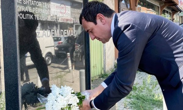 Kurti për Demaçin: Jam krenar që punova me të, udhëzimet e tij na mbushin me përgjegjësi e vetëbesim