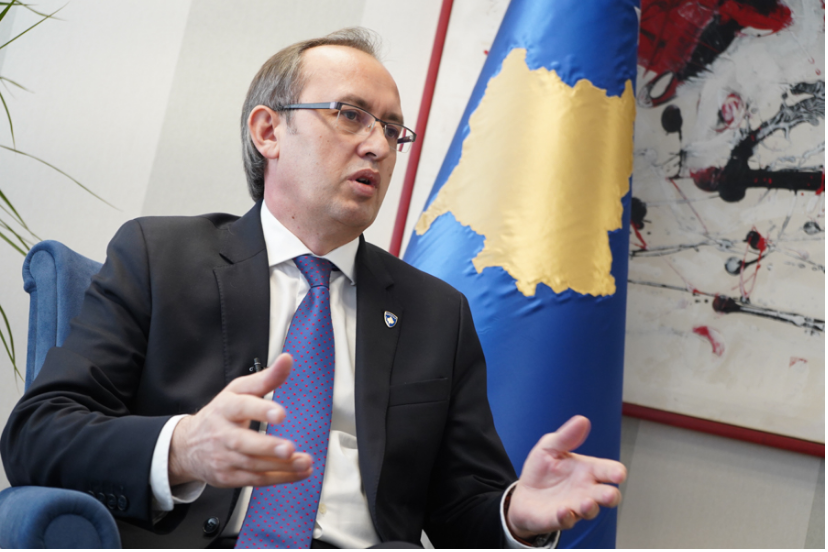 Hoti: Dy zhvillime shqetësuese po ndodhin në prokurim publik gjatë qeverisjes “Krejt dhe Drejt”