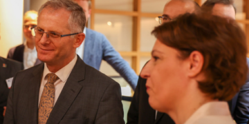 Zëvendësit e Kurtit s’i ndalin akuzat ndaj BE-së, Bislimi thotë se Lajçak ka plane që e favorizojnë Serbinë