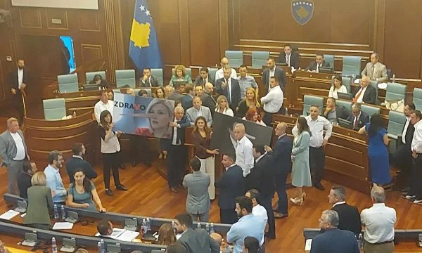 Kështu u zhvillua dje ngjarja në kuvendin e Kosovës