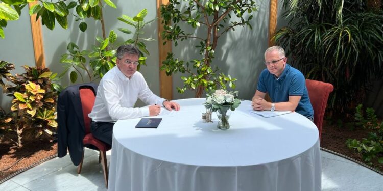 Bratislavë/ Lajçak e Bislimi bien dakord për hapat e parë drejt shtensionimit të situatës