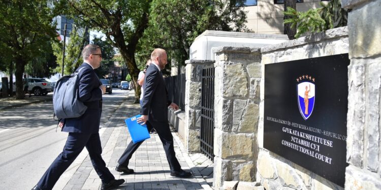 Tahiri dorëzon ankesë në Kushtetuese: Konjufca ka bërë dy shkelje