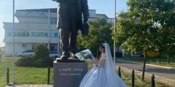 Martohet vajza e Dr.Hafir Shalës e cila nuk e pa asnjëherë babain, vëllai i uron më të mirat e botës