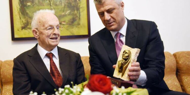 Novosella tregon se si Demaçi jetonte vetëm me 90 euro: Hashim Thaçi mori një vendim për t’ia rritur pensionin