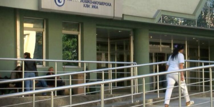 Ka ndërruar jetë lehona që u hodh nga kati i parë i Gjinekologjisë