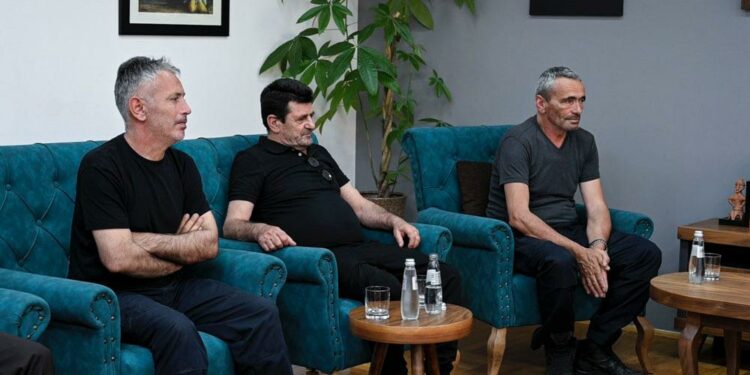 Gazetari Agim Muhaxheri tërheq vërejtjen për “poternicat” serbe!