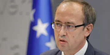 Hoti kërkon seancë të jashtëzakonshme pasi BE konfirmoi hyrjen në fuqi të masave ndaj Kosovës