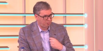 Një video e çuditshme e Vuçiqit pushton rrjetin, presidenti serb shihet duke bërtitur se si mund ta vrasin