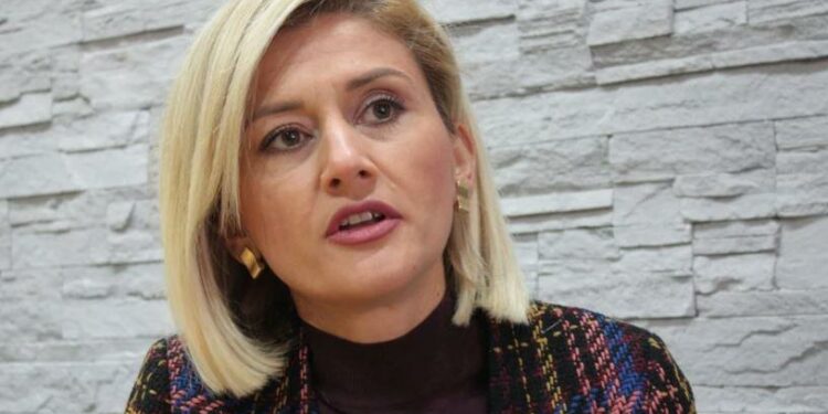 Kusari-Lila: S’mundet secili shtet të vijë e të bëjë rregulla në Kosovë
