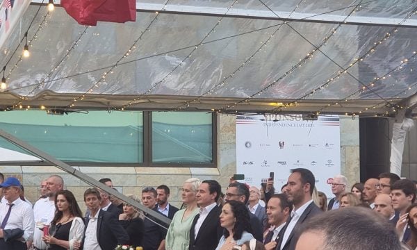 Masat e SHBA’së në festën e 4 Korrikut, Osmani mban fjalim, Kurti jo