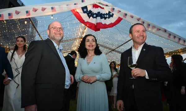 “Festuam për partneritetin e palëkundur”, Osmani publikon foto nga festa e ambasadës për 4 Korrikun