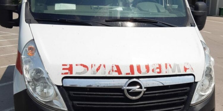 Policia kap një autoambulancë në Merdare: Po kotrabandonte pajisje mjeksore dhe pjesë të veturave