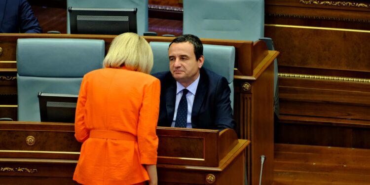 Mimoza Kusari Lila për bisedat me Radojçiqin: E kam informuar Kurtin