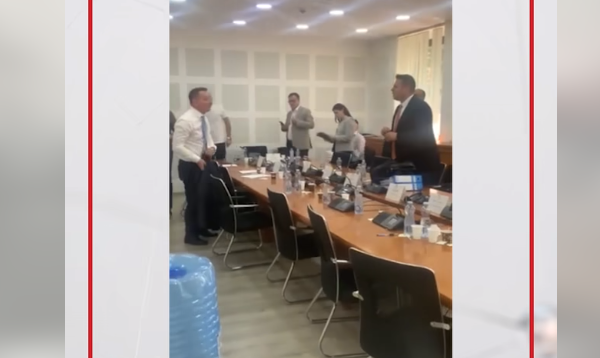 “Mshele meçkën, idiot…” Pal Lakaj gati sa nuk përleshet fizikisht me Armend Mujën