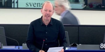 Eurodeputeti gjerman shpërndan pamjet e dhunës në Kuvend: Në prill ua miratuam heqjen e vizave