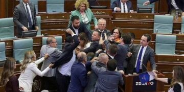 Hekuran Murati ironizon me deputetët e PDK-së: Erdhën te ulësja ime për t’u vetëmbrojtur