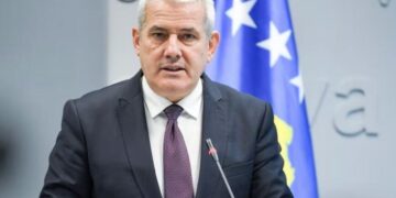 Kërkohet shkarkimi i Xhelal Sveçlës