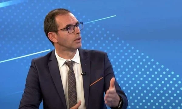 Haliti i VV-së: Me pas qenë 10 mijë protestues, PDK, AAK, NISMA, PSD ishin shty me bërryla kush me marrë fjalën i pari