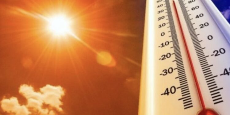 Evropa “pushtohet” nga vapa përvëluese, ekspertët ngrejnë alarmin: Temperaurt do të shkojnë në 50°C