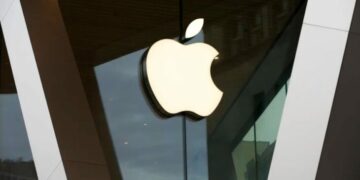 Raport: Apple po zhvillon robotin bashkëbisedues AI për të rivalizuar ChatGPT