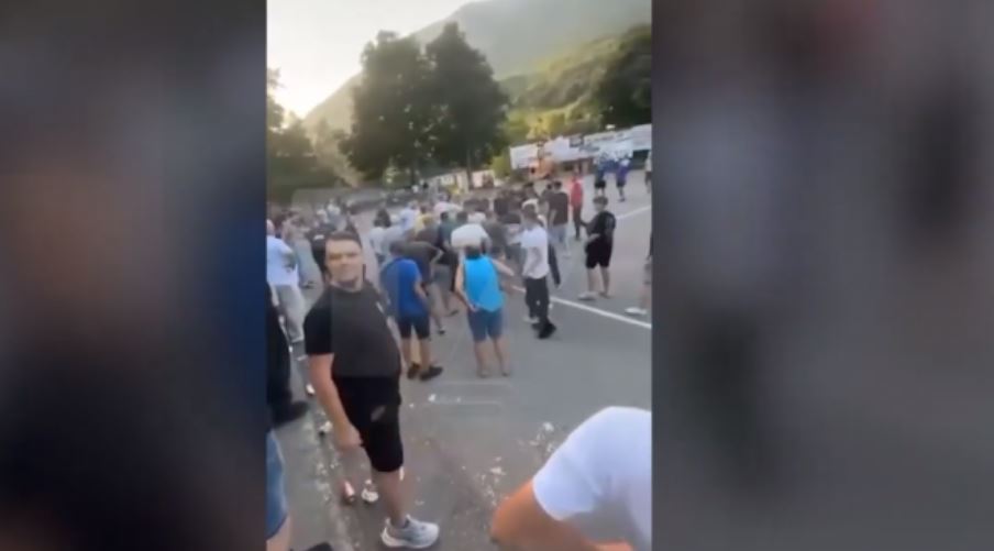 Këshilltari i Liburn Aliut përfshihet në një rrahje në Reçan, dalin pamjet