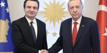 Mediumi britanik citon një burim pranë qeverisë: Me Kurtin, do të forcohet ndikimi i Turqisë në Kosovë
